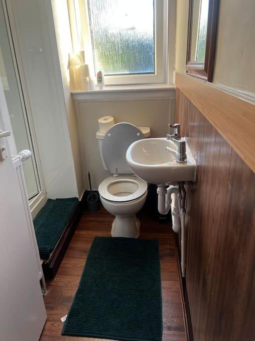One Bedroom Apartment In Gorgie With New Central Heating System Edinburgh Exterior photo